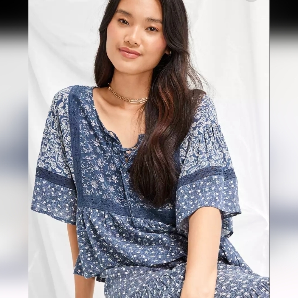 American Eagle Outfitters Blue Floral Blouse